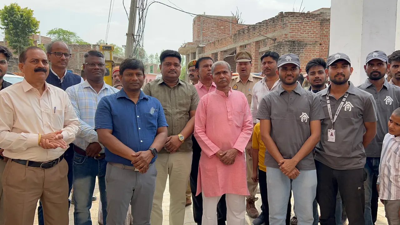 Helping Hut volunteers with local officials and village elders, GramSutr 2026.